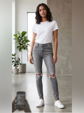 H&M Women’s Gray Distressed Skinny Jeans Size 4